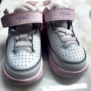 EUC, 5c pink and white baby sneakers